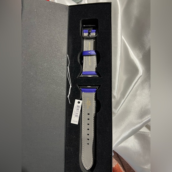 Coach Leather Tea Rose Apple Watch Strap Purple - Picture 4 of 6